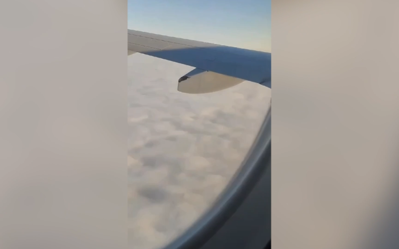 Caído En Kazajstán, un avión de pasajeros tenía un ala dañada: vídeo