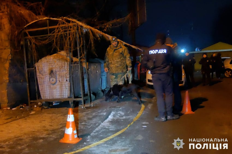 En Khmelnytskyi, una madre llevó a su hijo recién nacido a la basura hijo al bote de basura