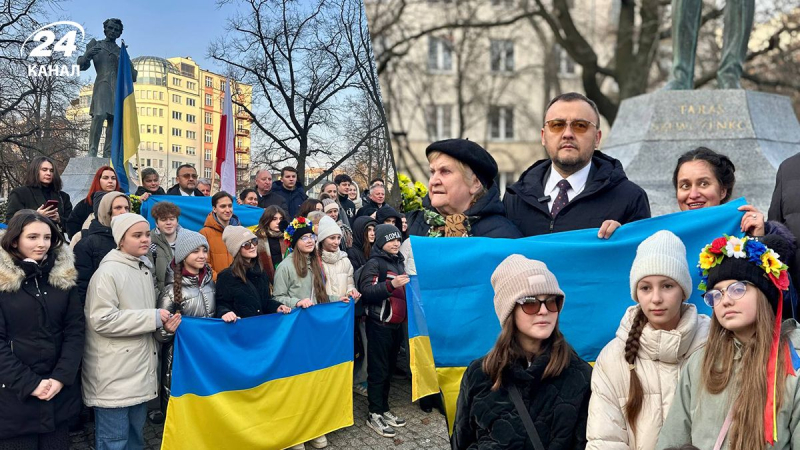 Los ucranianos formaron una "cadena de unidad" en Varsovia el Día de la Unidad