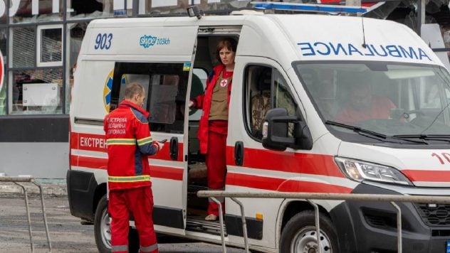 Los rusos destruyeron la entrada de un edificio de gran altura en la región de Sumy con un KAB: hay niños entre los heridos