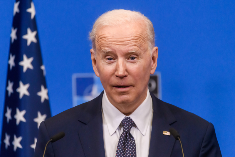 Biden indulta preventivamente a miembros de su familia