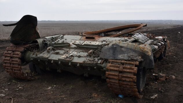 La Federación Rusa ha agotado sus reservas de tanques modernos, ha reducido el uso de la aviación y la artillería – 

<p>El ejército ruso se está quedando sin tanques modernos y también ha reducido el uso de la aviación y la artillería.</p>
<p>Así lo informó el portavoz </p>
<p>Los rusos se han quedado sin armas modernas</p>
<h2>Según Tregubov, no es necesario que los rusos se queden sin armas modernas.</p>
<p> El secreto de que el enemigo se ha quedado sin tanques modernos.</p>
<p>Ahora mirando </p>
<blockquote>
<p>&# 8212; Se quedaron con un matrimonio, digamos, de tercera categoría. Y los chicos realmente me escriben desde el lugar de los hechos que, bueno, sí, recientemente derribaron un T-55 (producido entre 1958 y 1979), – Dijo también que los ocupantes habían agotado incluso el arsenal soviético que fue creado para luchar contra la OTAN. Hoy en día, esta reserva simplemente se ha agotado.</p>
<p>Tregubov señaló que los tanques ya no juegan un papel tan importante en la guerra como antes. Ambos lados los utilizan significativamente menos.</p>
<p>— Y el hecho de que ellos (los rusos – <strong>Ed.</strong>) los utilicen como artillería torcida, esa es la santa verdad, – “Según él, la artillería se sigue utilizando, aunque no tan intensamente debido al uso de drones. Los rusos también han reducido el uso de aviones tripulados.</p>
<p>— Los rusos utilizan ahora la aviación mucho menos y en cantidades mucho más limitadas. Y esto es lógico, porque, como ha demostrado la práctica, no hay mejor defensa aérea que un misil que ha caído en un aeródromo enemigo. señaló Tregubov.</p>
<p>La guerra a gran escala en Ucrania dura 1.058 días.</p>
<p>Puede seguir la situación en las ciudades en el mapa interactivo de operaciones militares en Ucrania y en El mapa de los ataques aéreos en Ucrania. </p>
</p></p>
<!-- AddThis Advanced Settings above via filter on the_content --><!-- AddThis Advanced Settings below via filter on the_content --><!-- AddThis Advanced Settings generic via filter on the_content --><!-- AddThis Related Posts below via filter on the_content --><div class=