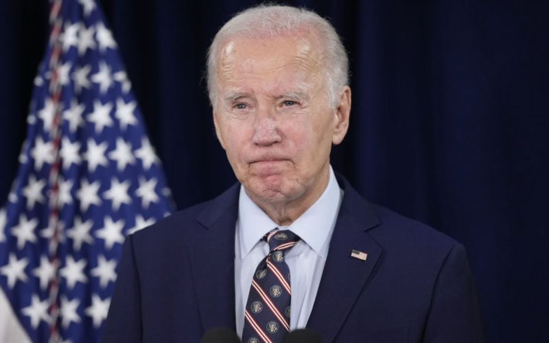 Biden discutió escenarios para ataques a las instalaciones nucleares de Irán; Sullivan presentó opciones a Biden potencial ataque a las instalaciones nucleares de Irán si toma medidas para desarrollar armas nucleares antes del 20 de enero.</strong></p>
<p>El presidente estadounidense Joe Biden discutió con su equipo de seguridad nacional posibles ataques a las instalaciones nucleares de Irán. Sin embargo, el jefe de Estado no dio luz verde a los ataques.</p>
<p>Axios informa de ello.</p>
<p>Durante una reunión hace varias semanas, el asesor de seguridad nacional de la Casa Blanca, Jake Sullivan, presentó a Biden opciones para un posible ataque a las instalaciones nucleares de Irán. Estamos hablando de la situación si Teherán toma medidas para crear armas nucleares antes del 20 de enero.</p>
<p>El artículo señala que los ataques estadounidenses a las instalaciones nucleares iraníes serían una gran apuesta por parte del presidente de los EE.UU., quien prometió no permitir que Irán desarrolle armas nucleares, pero también corre el riesgo de entregar un nuevo conflicto a su sucesor. Biden no dio luz verde a la huelga durante la reunión y no lo ha hecho desde entonces, dijeron las fuentes.</p>
<p>“Biden y su equipo de seguridad nacional discutieron varias opciones y escenarios durante una reunión que tuvo lugar hace aproximadamente un mes, pero el presidente no tomó una decisión final”, dijo la publicación.</p>
<p>Un funcionario estadounidense con conocimiento del asunto dijo que la reunión en la Casa Blanca no fue motivada por nueva información de inteligencia y no debería haber terminado con una decisión de sí o no por parte del presidente estadounidense. Al mismo tiempo, la reunión fue parte de una discusión sobre una “planificación inteligente de escenarios” para la respuesta de Washington si Teherán toma medidas como revertir el enriquecimiento de uranio al 90% de pureza antes del 20 de enero.</p>
<p>Otra fuente de La publicación dijo que en la actualidad no hay discusiones activas en la Casa Blanca sobre posibles acciones militares contra las instalaciones nucleares iraníes.</p>
<p>Algunos de los principales asesores del presidente estadounidense sostienen que dos tendencias (la aceleración del programa nuclear de Irán y el debilitamiento del país y sus aliados en la guerra con Israel) se combinan para brindarle a Biden la necesidad y la oportunidad de atacar.</p>
<p> < p>El artículo señala que durante la administración Biden, el programa nuclear de Irán ha avanzado significativamente, razón por la cual se ha convertido efectivamente en un “estado al borde de las armas nucleares”.</p>
<p>En particular, los iraníes han aumentó el nivel de enriquecimiento de uranio a 60%. Esto está bastante cerca del nivel del 90% requerido para producir armas nucleares. Las centrifugadoras iraníes modernas pueden alcanzar este nivel en cuestión de días.</p>
<p>Al mismo tiempo, incluso si Irán decide crear una bomba, necesitará desarrollar un dispositivo explosivo nuclear o una ojiva. La inteligencia israelí cree que esto llevará al menos un año.</p>
<p>Recordemos que The Wall Street Journal informó anteriormente que el recién elegido presidente de Estados Unidos, Donald Trump, está sopesando opciones sobre cómo evitar que Irán cree armas nucleares, incluida la posibilidad de ataques aéreos preventivos.</p>
<p><u><strong>Lea también:</strong></u></p>
<h4>Temas similares:</h4>
<p>Más noticias</p>
<!-- AddThis Advanced Settings above via filter on the_content --><!-- AddThis Advanced Settings below via filter on the_content --><!-- AddThis Advanced Settings generic via filter on the_content --><!-- AddThis Related Posts below via filter on the_content --><div class=