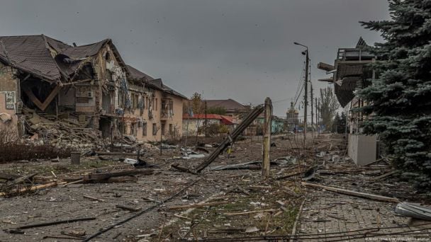 Cómo Ramtayshn ayudó a Ucrania y ¿qué pasará con la llegada de Trump? /></p>
<p>En una conversación con DW al margen de la reunión en Ramstein, la Alta Representante de la UE para Asuntos Exteriores y Política de Seguridad, Kaja Kallas, destacó la disposición de la UE a continuar el trabajo de este Grupo de Contacto. “Rammstein fue un formato muy bueno para apoyar a Ucrania, y Estados Unidos es parte de él”, dijo. “En este momento no tenemos señales de que este formato no continúe. No, seguiremos discutiéndolo. Creo que los países europeos están dispuestos a ocupar este lugar y seguir apoyando a Ucrania.</p>
<p>Al mismo tiempo, Joshua Shifrinson, experto en seguridad del Cato Institute, con sede en Washington, sugirió en una conversación con DW que después del 20 de enero, la nueva administración estadounidense se centrará principalmente en los intentos de un acuerdo diplomático, pero con un final más modesto. objetivo que lograr un acuerdo de paz completo. “Creo que es más probable que veamos algún tipo de (acuerdo – Ed.) alto el fuego que reducirá gradualmente los combates y su intensidad, similar a lo que vimos en Corea en 1953, o las diversas treguas árabe-israelíes que se mantuvieron durante un período de tiempo, al menos en los años 1950 y 1960, antes de que la paz se formalizara décadas después”, sugiere Shifrinson.</p>
<p>El enviado especial de Trump para Ucrania y Rusia, Keith Kellogg, dijo ayer a Fox News que espera que la guerra en Ucrania se terminará dentro de los primeros 100 días de la investidura de Trump.</p>
<p>La administración Biden espera que el último paquete de ayuda ayude a los grupos de contacto en el formato “Rammstein” a fortalecer a Kiev en las próximas negociaciones. Entre el 80 y el 90 por ciento del equipo ya prometido por Estados Unidos será entregado a Ucrania de manera oportuna antes del final de la administración Biden, dijeron los funcionarios, con la excepción de un grupo de vehículos militares que aún están en reparaciones. p> </p>
<p><em>Dmitry Kanevsky, Deutsche Welle</em></p>
<h4>Temas relacionados:</h4>
<p>Más noticias</p>
<!-- AddThis Advanced Settings above via filter on the_content --><!-- AddThis Advanced Settings below via filter on the_content --><!-- AddThis Advanced Settings generic via filter on the_content --><!-- AddThis Related Posts below via filter on the_content --><div class=