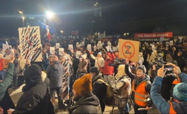 &quot “No somos un trapo ruso”: en Bratislava, miles de personas se manifestaron contra Fico (foto)