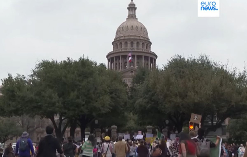 "Mask to Mars": miles de estadounidenses protestan contra Trump y su equipo