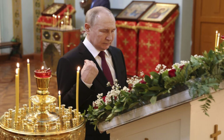 Rezó por Trump y dio su retrato: Whitkoff contó cómo Putin juega al presidente de los Estados Unidos