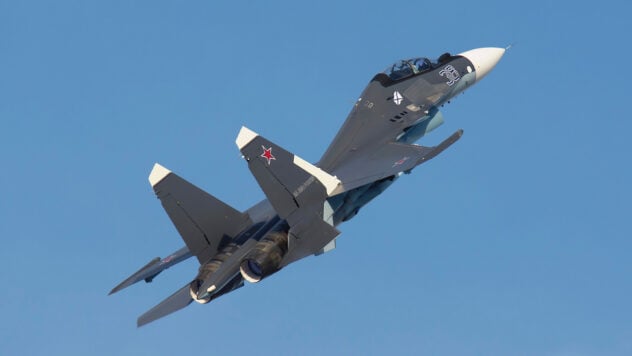 la aeronave su-30sm en el campo de aire fue destruido en Russia Rostov-don & Mdash; Central