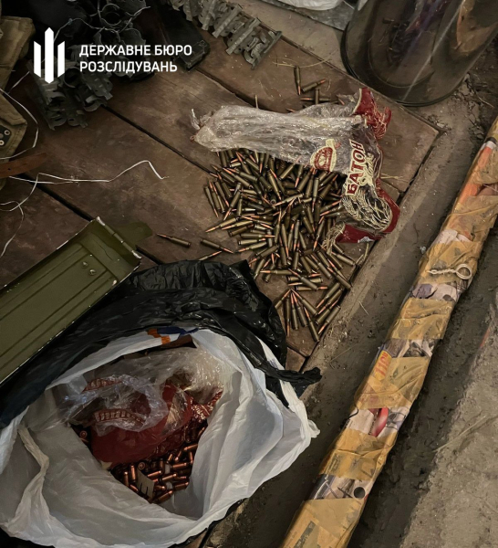 en kiev, encontraron un arma de arma perteneciente al oficial de la ley de la ley