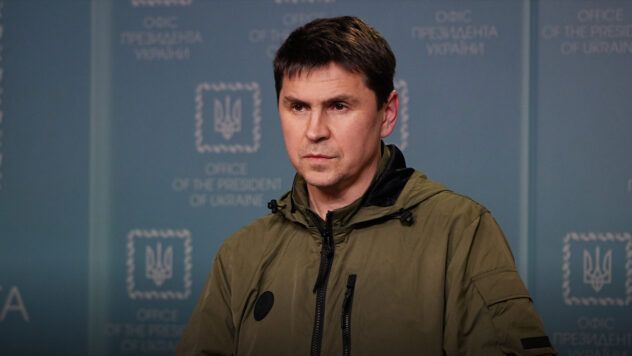 Ukraine está listo para revisar los hechizos en negociaciones con Russia en ciertas condiciones y mdash; Para cambiar su decisión de prohibir las negociaciones con el jefe del Kremlin Vladimir Putin, si acepta una reunión personal con el presidente Vladimir Zelensky en Estambul. Espectáculo. </p>
<h2> Ucrania está lista para cancelar la prohibición de las negociaciones con la Federación de Rusia </h2>
<p> a la pregunta de si Kiev puede cancelar la prohibición de las negociaciones con Putin en caso de un viaje a Estanbul, Mikhail Podolyak señaló que en este caso, el NSDC probablemente cambiará, “ Ver <BlockQuote> </p>
<p> — Tiene razón, nosotros (Ucrania, — <strong> ed. Por lo tanto, aquí será legalmente simplemente hacer cambios en la decisión del Consejo de Seguridad Nacional y Defensa, las regulaciones legales necesarias correspondientes se adoptarán, — Podolyak explicó. Consejo de Seguridad y Defensa sobre la imposibilidad de negociar con el dictador ruso Vladimir Putin.</p>
<!-- AddThis Advanced Settings above via filter on the_content --><!-- AddThis Advanced Settings below via filter on the_content --><!-- AddThis Advanced Settings generic via filter on the_content --><!-- AddThis Related Posts below via filter on the_content --><div class=