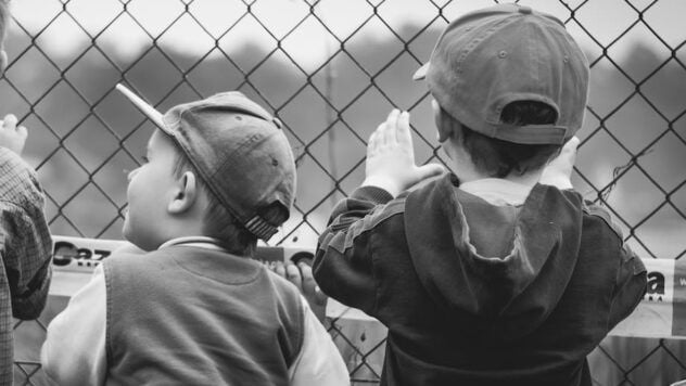 Pali en la escuela para la posición ucraniana: del hurson de 12 años y 2 años más Con la región de Kherson ocupada temporalmente, Ucrania logró devolver tres niños más. </p>
<p> Acerca de esto <b> </b> dijo la cabeza del kherson ovsa <strong> Alexander Prokudin. <LockQuote> </p>
<p> — Entre los rescatados se encuentran un tipo que solo tenía 9 años cuando los rusos ocuparon su hogar. No tenía miedo de defender su posición pro -ukrainiana, a pesar de la lesión de los compañeros en la escuela, que fue apoyado por los maestros, — Prokudin contó la historia de uno de los tipos rescatados. </p>
<p> </CLOCKQUOTE> <P> Como señaló Prokudin, los representantes de la FSB visitaron a la familia del niño, amenazando con sacar a su hijo de la madre. Save Ucrania. </p>
<p> Recuerde que desde principios de año, 46 ​​niños de la región de Kherson ya han sido devueltos de la ocupación temporal. </p>
</p></p>
<!-- AddThis Advanced Settings above via filter on the_content --><!-- AddThis Advanced Settings below via filter on the_content --><!-- AddThis Advanced Settings generic via filter on the_content --><!-- AddThis Related Posts below via filter on the_content --><div class=
