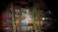 Kyiv el 24 de mayo: edificios de alta rise dañados y cebolla de compras, 15 personas afectadas
