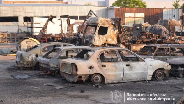 explosion Zaporozhye se suena en la noche del 18 de junio. </p>
<p> Esto fue anunciado por el jefe del Zaporizhzhya Ova Ivan Fedorov. </p>
<p> <l2> Explosiones en Zaporozhye el 18 de junio </h2>
<p> Después de un poderoso ataque nocturno, el enemigo de Zaporozhye recibió un daño grave. Gran incendio a escala. </p>
<p> Se registró un incendio en un área de 100, 300 y 800 metros cuadrados. El incendio cubrió los salones de almacenamiento que implicaban una destrucción significativa. </p>
<p>En cuartos residenciales, las ventanas están noqueadas con una ola explosiva y las fachadas de edificios de alto nivel están dañados. Varios autos también fueron quemados. </p>
<p> rescatistas, emergencias y servicios públicos trabajan en el terreno. </p>
<p> En general, según Fedorov, durante el pasado día, las tropas rusas hicieron 441 ataques contra el territorio de la región de Zaporizhzhya, disparando al menos 14 asentamientos. </p>
<ul>
<li> En el centro regional – Zaporozhye – Los invasores infligieron a los invasores cuatro ataques de misiles. </li>
<li>Doce aerolíneas cayeron sobre Kamenskoye, Gulyaipol, Olgovskoye, Robin, Asunción, Poltavka y Novodarovka. </li>
<li> El enemigo usó 225 drones de diferentes tipos (principalmente FPV), enviándolos a Zaporozhye, Lyozhn, Belenko, Kamenskoye, Gulyipol, Shcherbaki, Novodanilovka, Malyai Tokmachka, Magical y Novodarovka. </li>
<li> Seis veces los invasores utilizaron sistemas reactivos de fuego salvo (MLR) a través de Gulyipol, Novodanilovka y Novodarovka. </li>
<li> also recorded 164 artillery shelling in the territories of Bellenky, Kamensky, Gulyaypol, Shcherbakov, Novodanilovka, Novodanilovka, Novodanilovka, Novodanilovka, Novodanilovki, Novodanilovki, Novodanilovki, Novodanilovki Small Tokmachki, Magic and Novodarovka. </li>
</ul>
<p> Las autoridades y los servicios de emergencia recibieron 53 informes sobre daños a edificios residenciales privados, apartamentos, estructuras domésticas, automóviles y objetos de infraestructura crítica. </p>
<p> Una guerra a gran escala en Ucrania ya dura 1 2011 </p>
<p> en una tarjeta interactiva. Luchando en Ucrania y en un mapa de ansiedades aéreas en Ucrania, puede monitorear la situación en las ciudades. </p>
</p>
</p>
<h3> Temas relacionados: </h3>
<p> Guerra en la explosión ucraniana.</p>
<!-- AddThis Advanced Settings above via filter on the_content --><!-- AddThis Advanced Settings below via filter on the_content --><!-- AddThis Advanced Settings generic via filter on the_content --><!-- AddThis Related Posts below via filter on the_content --><div class=