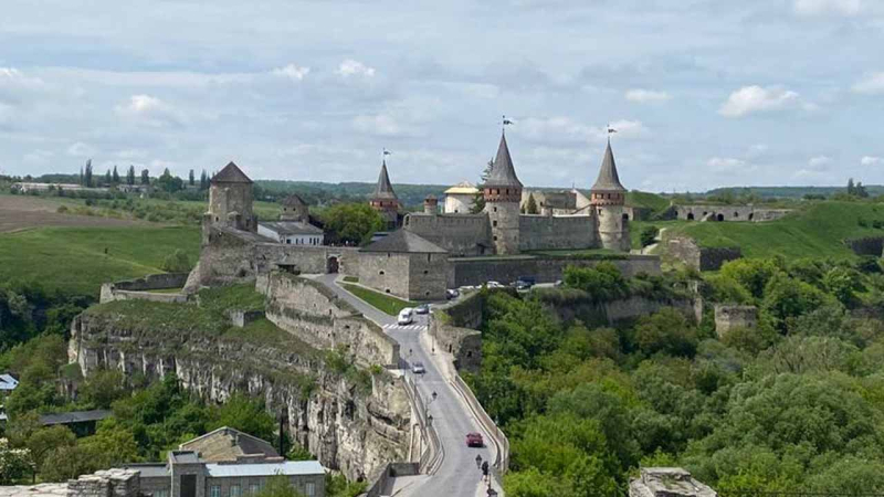 fortaleza, kanyon, vino y no: lo que amazas los turistas Kamenetz-Podolsky