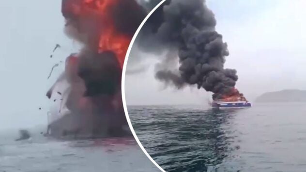 en el mar japonés, el boat mero de los turistas en el vlaBostoka, la junta de los turistas de los turistas