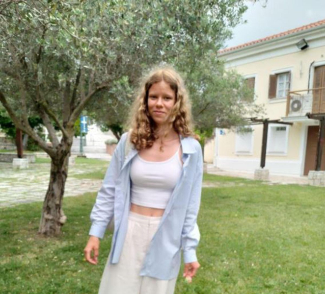 en Italia, un estudiante suspendido de 18 años, que desapareció hace varios días: dice eso. Dice eso. La inversión