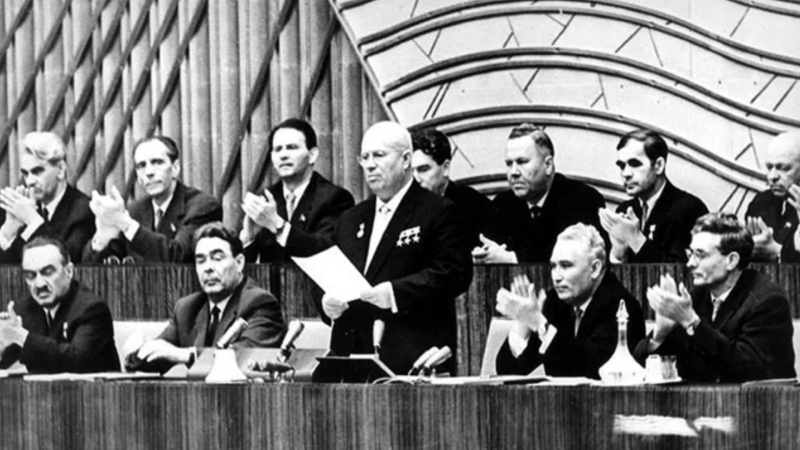 el partido comunista de Russia reconocido & quot; errón Nikita Khrushchev lee un informe con la condena del culto a la personalidad de Joseph Stalin /Photo de fuentes abiertas 

<p _ngcontent-serverpp-c541871405 appinviewport class = 