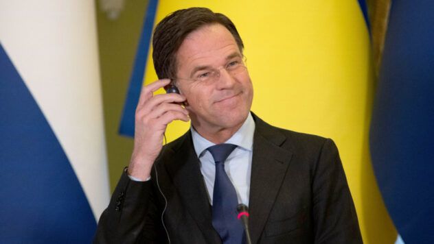 Cojeando a casa: Rutte ridiculizó el submarino ruso defectuoso frente a la costa de Francia