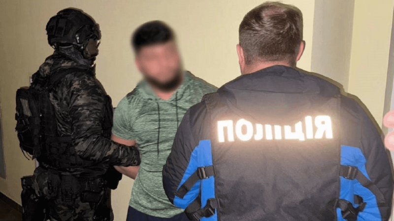En Kiev, un hombre en un bar abrió fuego a causa de una chica: le informaron de la sospecha Foto 1