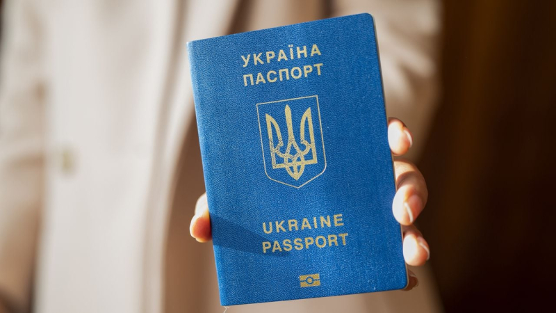 La Rada eliminó el idioma ruso de las libretas de pasaportes