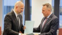 Denis Shmigal y Tore Sandvik