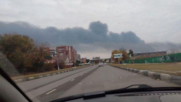 Por la noche, drones atacaron la refinería de petróleo Novokuibyshevsky y la planta de procesamiento de gas de Orenburg: allí hay incendios
