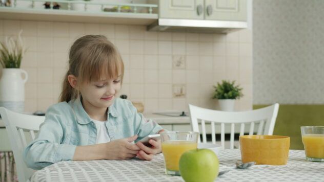 La Federación Rusa planea controlar a los niños mediante tarjetas SIM: los detalles se proporcionaron en el Centro de Políticas Públicas
