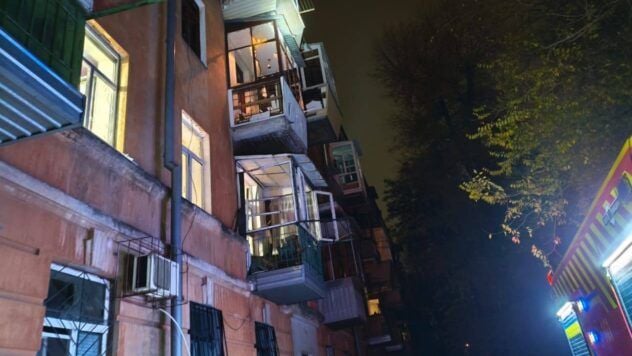 Explosiones en el Dnieper: drones dañaron un edificio de gran altura, hay víctimas