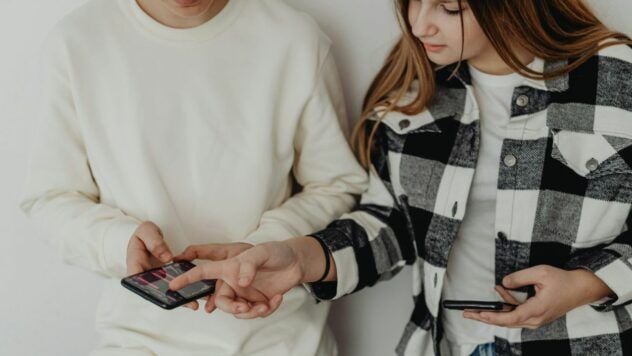 En Ucrania, el 70% de los adolescentes y el 42% de los adultos usan IA — estudio